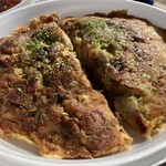 お好み焼 もりした - しょうゆ味：半分　　素焼き：半分