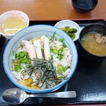 かにの山よし 旬鮮市場 - かにたっぷり玉子丼