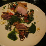 ラ・ボンヌターブル - 花愁仔豚のロースト、その皮のコンフィ、ほうれん草のソース、キタアカリの蒸し焼き、砕いた卵、塩漬けレモン、スベリヒユ3