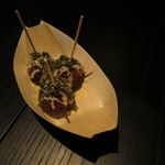 ラ・ボンヌターブル - チョコとラズベリー、たこ焼き風