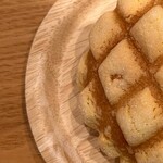 焼きたてパン工房 かえでの木 - さくさくメロンパン　左　　　　　　　　　　　　　　　　　　　LINE友達登録の特典で頂きました！