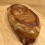 焼きたてパン工房 かえでの木 - ベーコンエッグパニーニ400円！