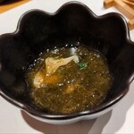 心づくし　いなせ - 小鉢二つ目、活ツブ貝ともずく酢(先に一口食べちゃいました。)