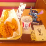 ケンタッキーフライドチキン - クリスピー 3ピース 半額 ✖️2 ＆ えびぷりぷりフライ タルタルソース付き ＆ チョコパイ ＆ アイスティーＳ 氷抜き