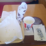 ケンタッキーフライドチキン - クリスピー 3ピース 半額 ✖️2 ＆ えびぷりぷりフライ タルタルソース付き ＆ チョコパイ ＆ アイスティーＳ 氷抜き