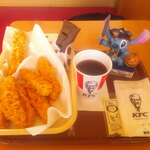 ケンタッキーフライドチキン - クリスピー 3ピース 半額 ✖️2 ＆ えびぷりぷりフライ タルタルソース付き ＆ チョコパイ ＆ アイスティーＳ 氷抜き