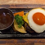 池袋 大人のハンバーグ - 大人のハンバーグM¥1,600 ライスサラダスープ¥280