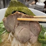 香味徳  - チャーシューも黒胡椒効いてるね