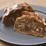 ブリコラージュ ブレッド アンド カンパニー ベーカリー - カフェノワール＠税込560円 │ 土曜13:37頃訪問 │《その他購入》パンオレザン＠税込420円、さつまいもフォカッチャ(1/2)＠税込600円