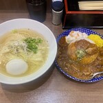 ヌードル＆スパイスカレー 今日の1番 - 【和牛テールの塩そば(かけ) ¥1,100-】
      ※税込(味玉は店主からサービス)
      【飛騨牛100%カレー ¥800-】
      ※税込