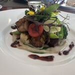 282552325 - 「リ・ド･ヴォ―」のソテーのサラダ。仔牛の胸腺肉が柔らかくて美味でした。