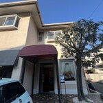 La vie - お店の外観。一軒家風。店前に駐車OK（事前予約要）