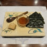 月夜に米の飯 武井 - ご飯のアテ。イクラが醤油にしっかりつかってて最高。海苔も高級なものらしく香りと触感が素晴らしい。