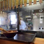 とんかつ しお田 - 店内メニューと厨房（2025年1月26日撮影）