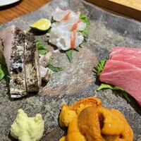 和食渡辺 - 絶品の天然車海老、大間の天然本マグロ(延縄＝はえなわで獲ったモノ)、生ウニ、鰆(さわら)