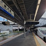 551蓬莱 - 新幹線と交差するサンダーバード