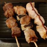 居酒屋 もぢょい有限会社 - はらみ(塩)139円・ねぎま(塩)139円・むね(うめ)139円