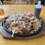 お好み焼き 八ちゃん - 料理写真:◾️お好み焼き肉玉そば¥800！
　※現金払いのみ