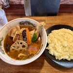 吉田商店 - “トロッとしたポーク角煮カレー”にチキンレッグをトッピング、ライス中盛り。