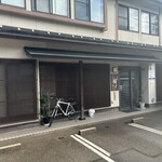 中国料理 麟 - 駐車場を店前の他にもあります。