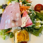 スパゲッティ専門 こぱぞう - 野菜豊富なサラダ（ドレッシングはフレンチソース）