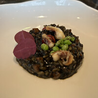 MASIA - Arroz bonba negro. calamar y  tinta de calamar.