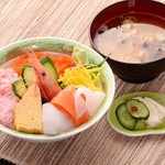 Takenoura Hishoukaku - 旬彩丼