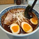 麺屋七彩 - 辛醤油ラーメン　大盛　玉子