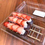 餅・菓子・赤飯 なかお - いちごの団子。３本648円