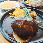 国産熟成焼肉 肉バル ドウラクコリーダ - ハンバーグデミグラスソース