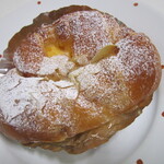 ブーランジェリー メゾン ユキ - クリームパンアマンド