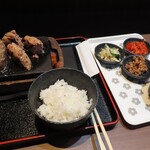 感動の肉と米 - ハンバーグレギュラー　900円(税込)