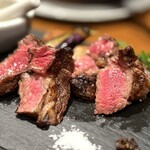 282599232 - 短角牛の炭火焼。