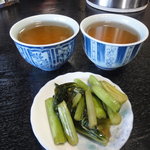 山麓亭 - 蕎麦茶と野沢菜の漬物