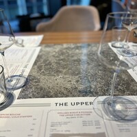 THE UPPER - 席は広め