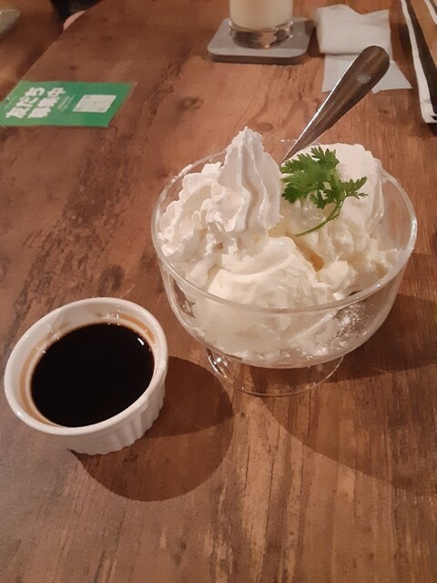 魚政ビル5階つき当たりのおしゃれ夜カフェ！１３００～１７００円のパフェ : 夜カフェ mellowの写真