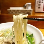 翔鶴 - プツプツと歯切れの良いストレート細麺