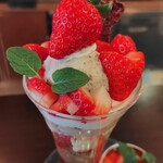 CAFE CUPOLA mejiro - 古都華と奈乃華のパフェ