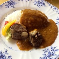 万平ホテル メインダイニングルーム - じっくり煮込んだ和牛肩ロースのカレー＆ライス