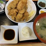 海鮮お食事処 銀蔵 - 添えられているお刺身も絶品！