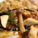 横浜 青葉餃子 - キノコ入り麻婆やきそば