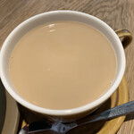 コーヒーとおやつの店 アンドモア - たっぷりのカフェオレですが、実はカフェラテを頼む予定でした…(,,•﹏•,,)