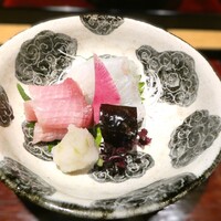 日本料理　かこみ - 淡路産平目　鰤　河豚皮煮凝り