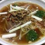 四川料理 川府 - 台湾ラーメン。