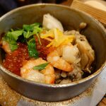釜めし菜時記 さき亭 - 海老三色釜めし。海老、いくら、ほたて、しめじに三つ葉とゆず