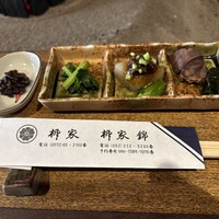 柳家 - 前菜、鴨レバーとハツ生姜醤油煮、行者にんにく、ふろふき大根、猪ミンチの肉味噌、せりのおひたし、菜花の辛子和え、蜂の子