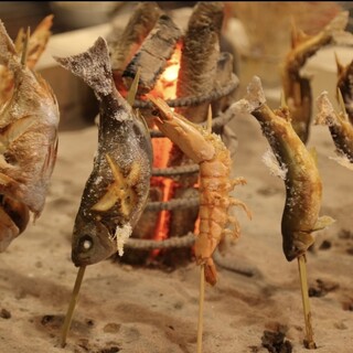 幹事様必見！原始焼きが揃う「旬の味覚コース」は宴会にお勧め