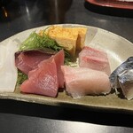 魚恵寿司本店 - 料理写真:刺身盛り合わせ