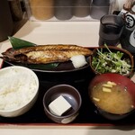 上野アメ横のひもの屋 - 伴助サバ定食。