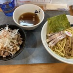 石神井 とら - 油そば（並）¥900 チャーシュー丼¥350